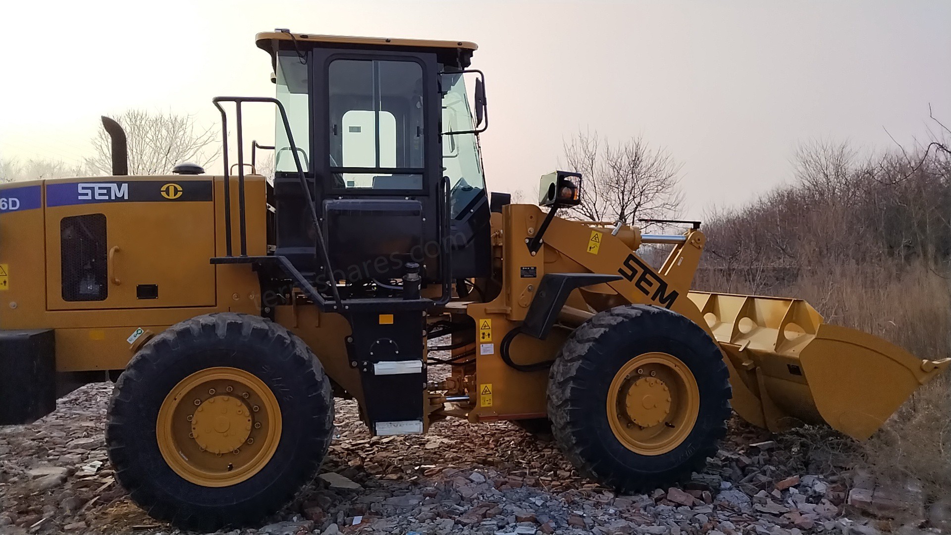 Machines chargeuses sur pneus SEM  SEM 636D chargeuse sur pneus 3 tonnes
