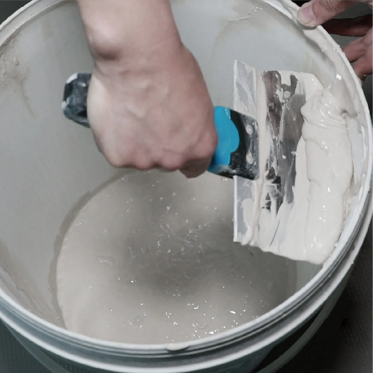 Round Bucket Scoop