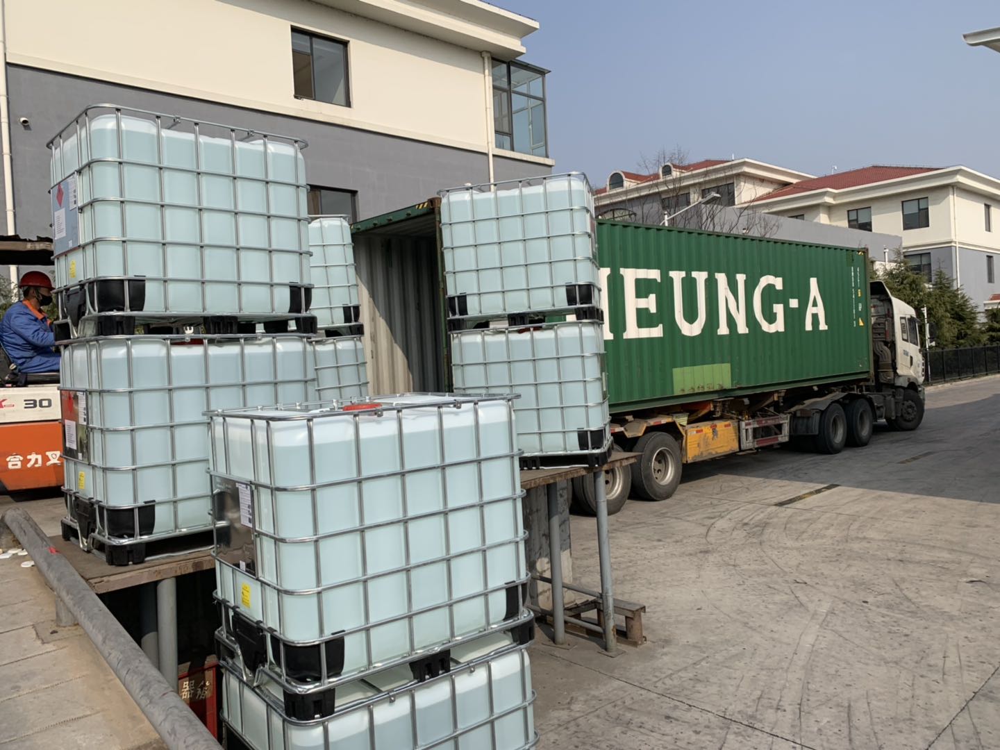 Deepening international cooperation, order volume hits new high