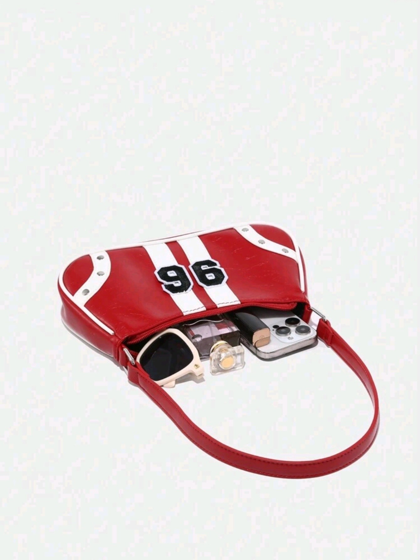 Wholesale a large quantity of PU fashionable handbags