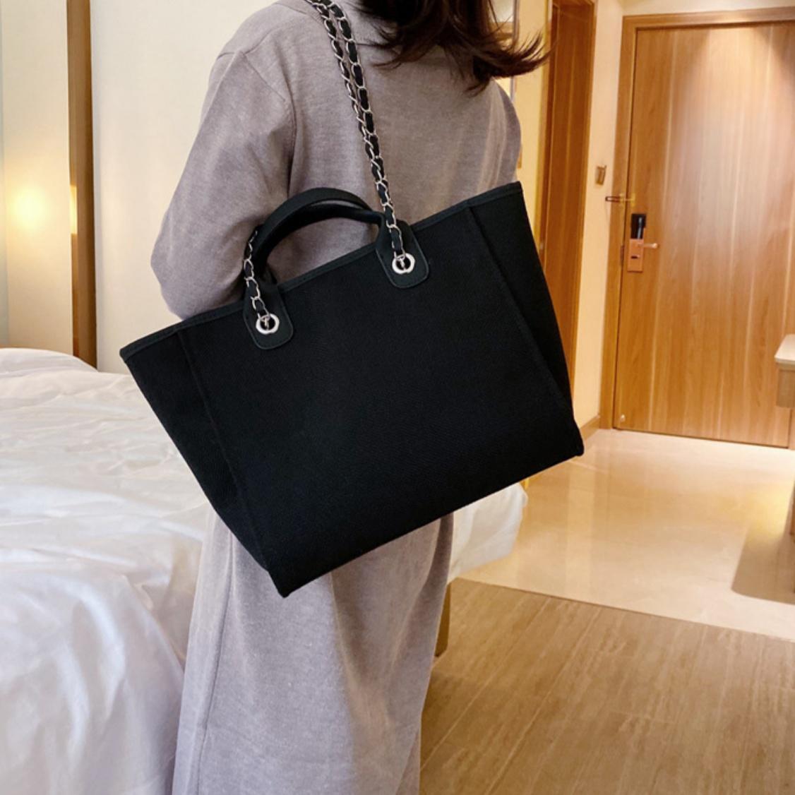 Wholesale of handbags made of  material   Canvas