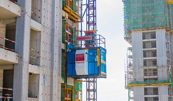 Construction hoist