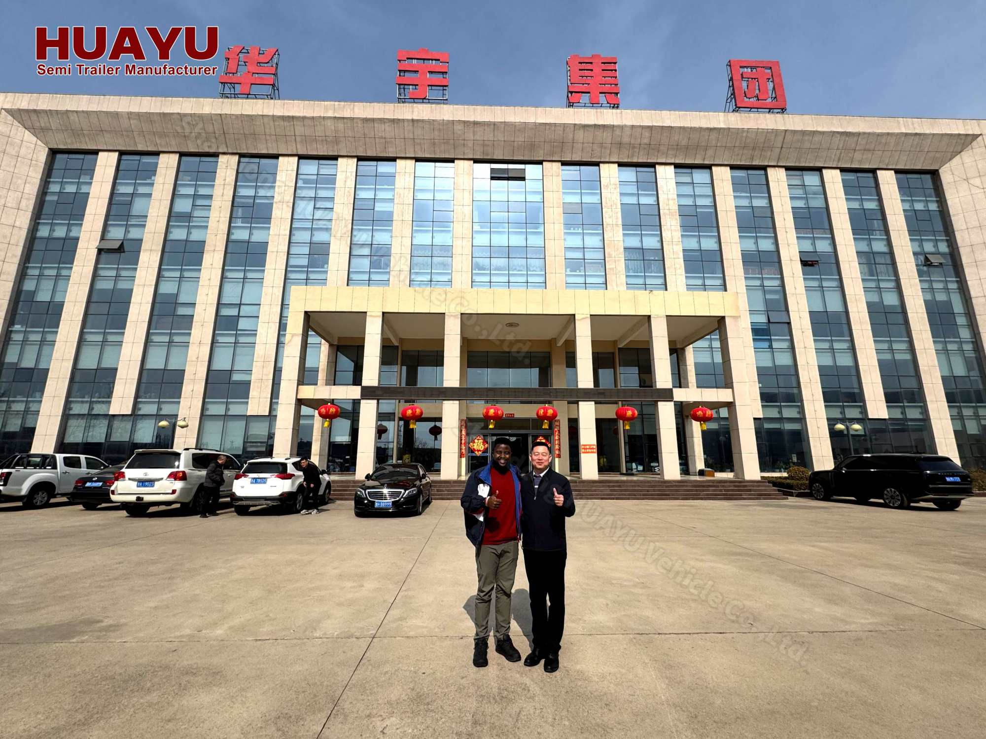 semirremolque de plataforma baja.jpg