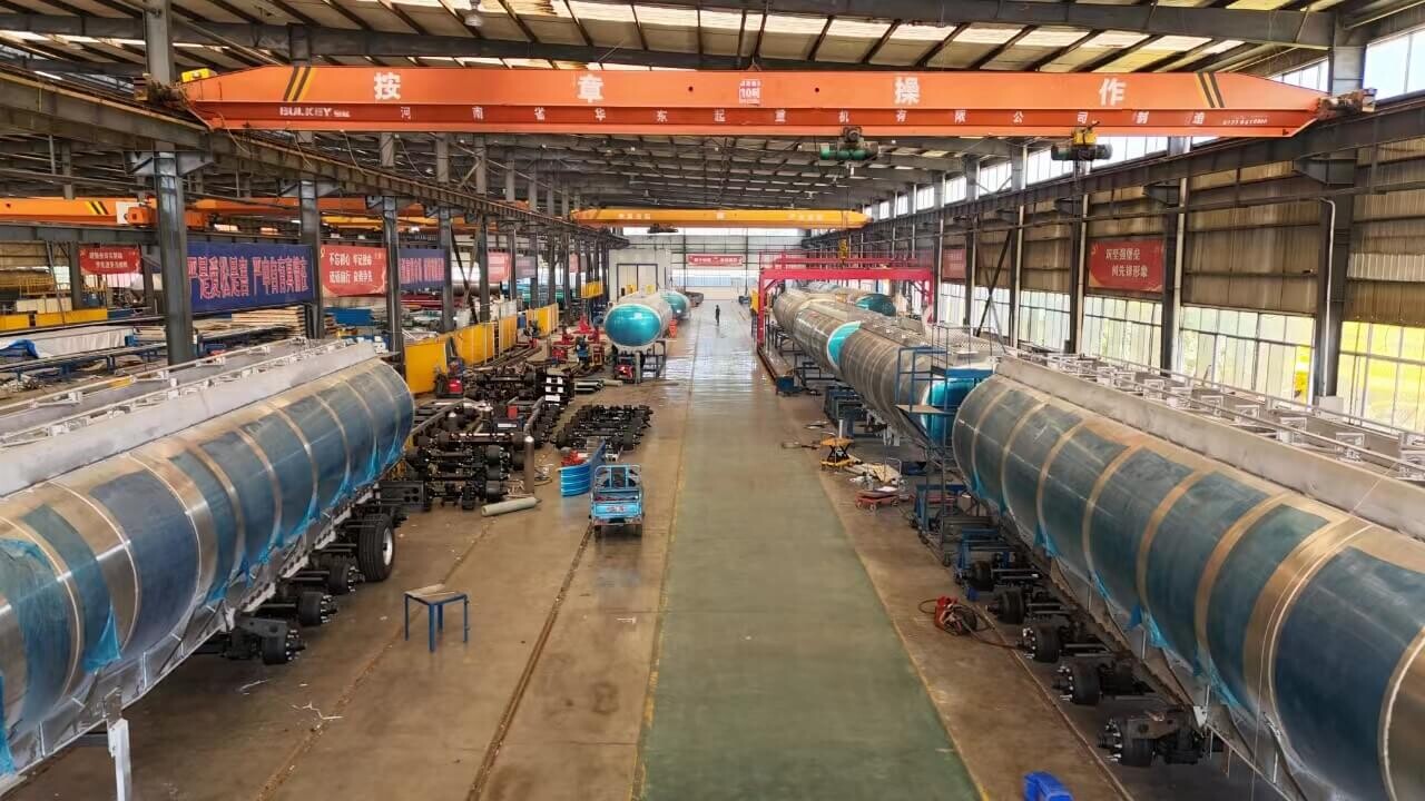 ما السوائل التي يمكن لشاحنات نصف المقطورة الصهريجية نقلها؟