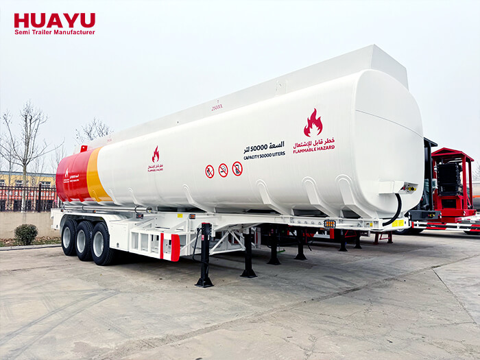 Трехосный полуприцеп-цистерна для перевозки нефтепродуктов Трехосный полуприцеп-цистерна для перевозки нефтепродуктов