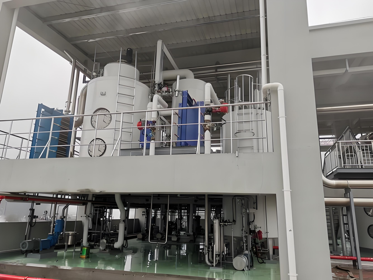 A xylitol evaporation system using KDP's plate evaporator