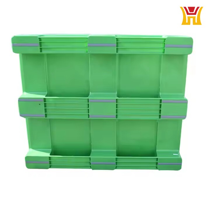 Plastic Pallet From 4Way 3 Skids Vented Pallets