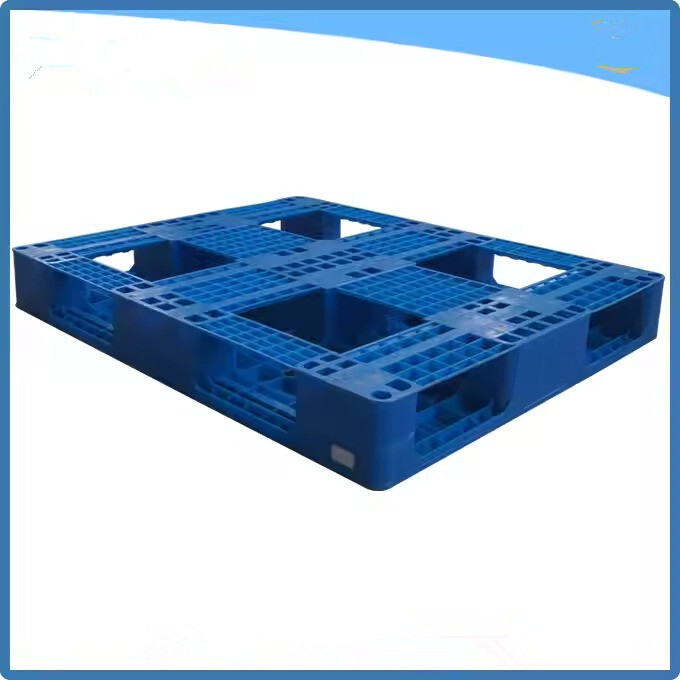  Plastic pallet for energy drinks and hygienic storage