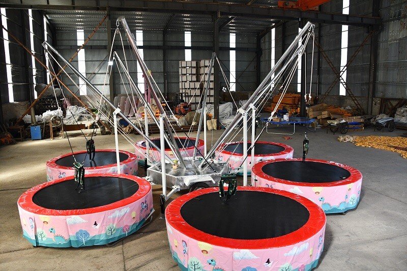 Six-person steel-frame bungee jumping