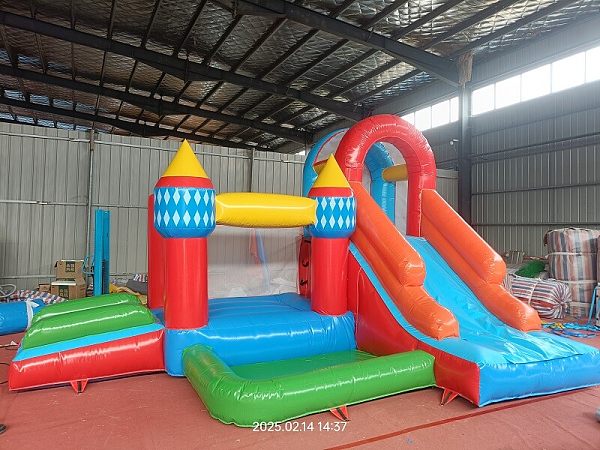 4x6m inflatable castle with slide2.jpg