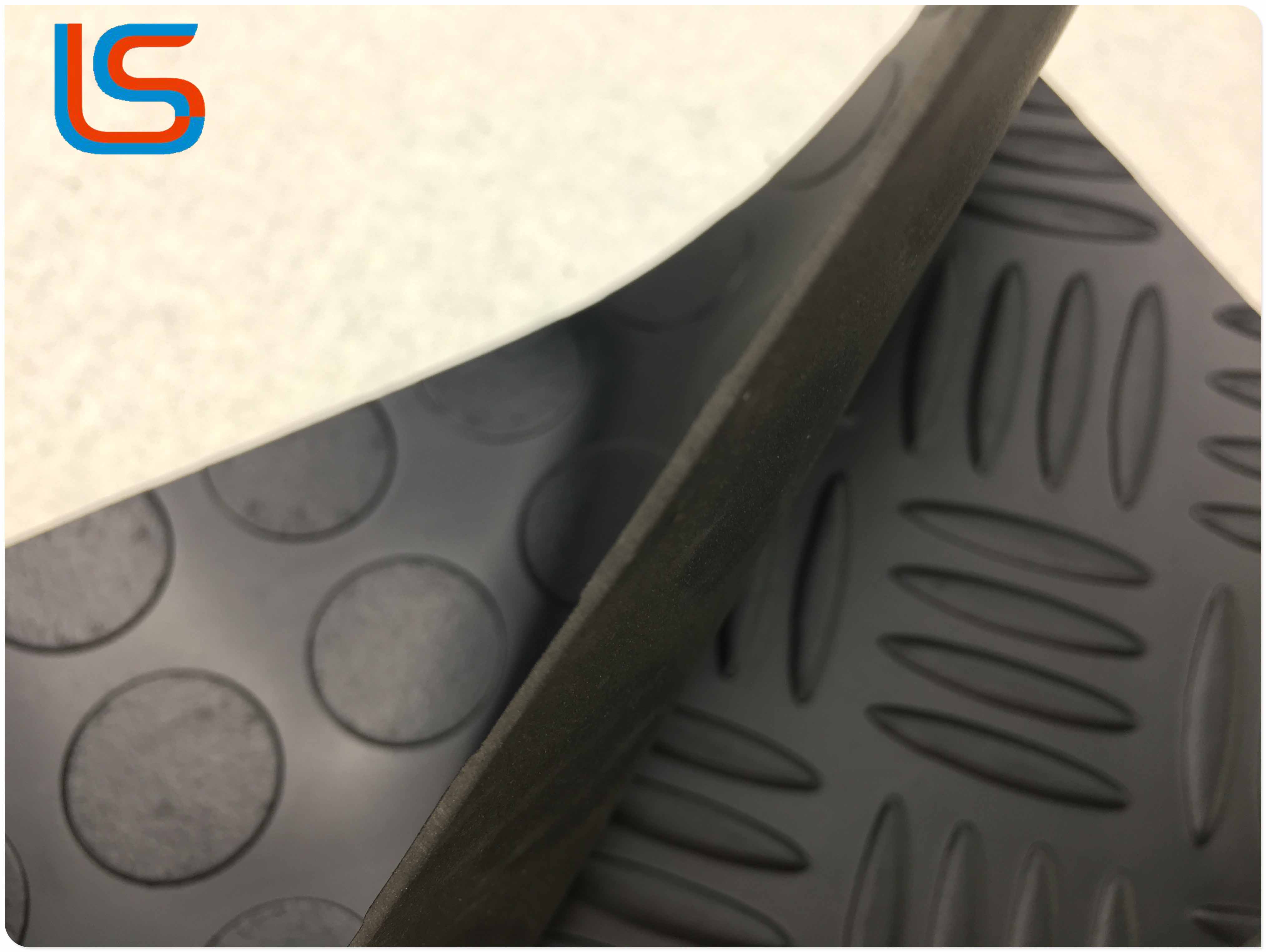 LS00069 PVC Roll Floor Leather - Steel Plate Pattern, Heavy-Duty & Abrasion-Resistant for Outdoor Workshop Industrial Flooring