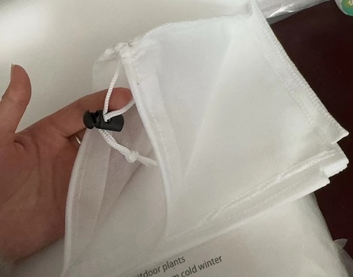 PP nonwoven plant protection cover with zipper and drawstring