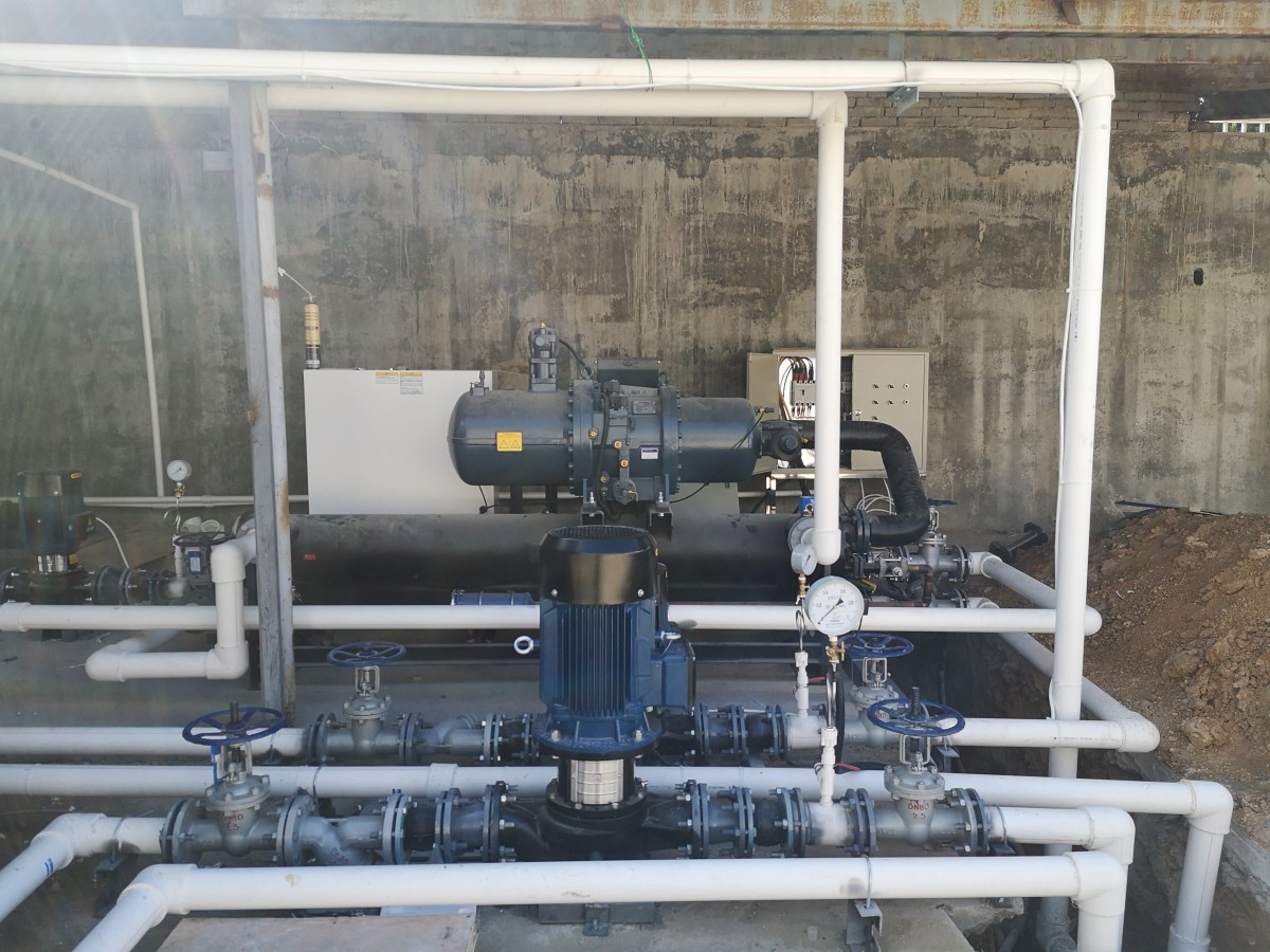 Chiller Install (10).jpg Chiller Install (10).jpg