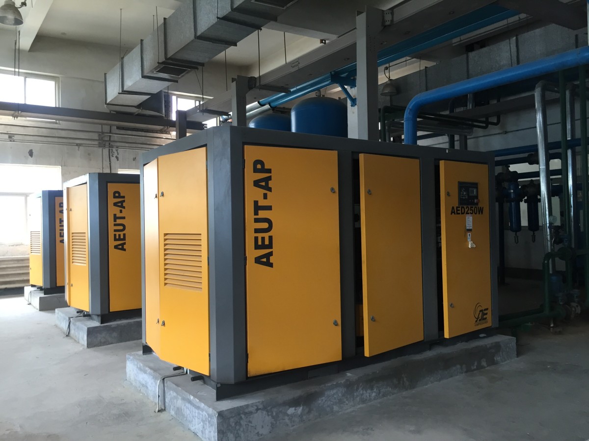 Screw Air Compressor (10).jpg Screw Air Compressor (10).jpg