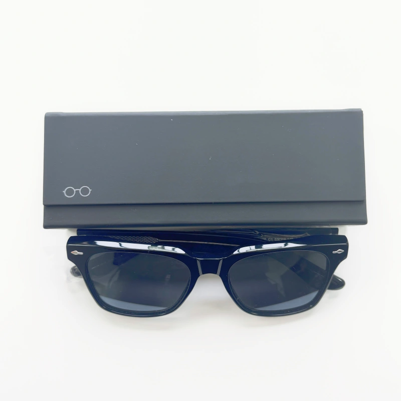 Ultra-Thin Foldable Sunglasses Case – Magnetic Folding Glasses Case with Suede Lining, Hard Shell Protection