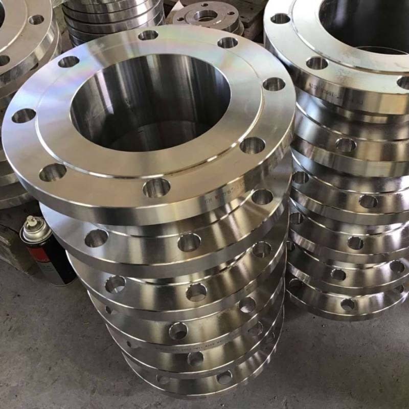 Soccer welding flange
