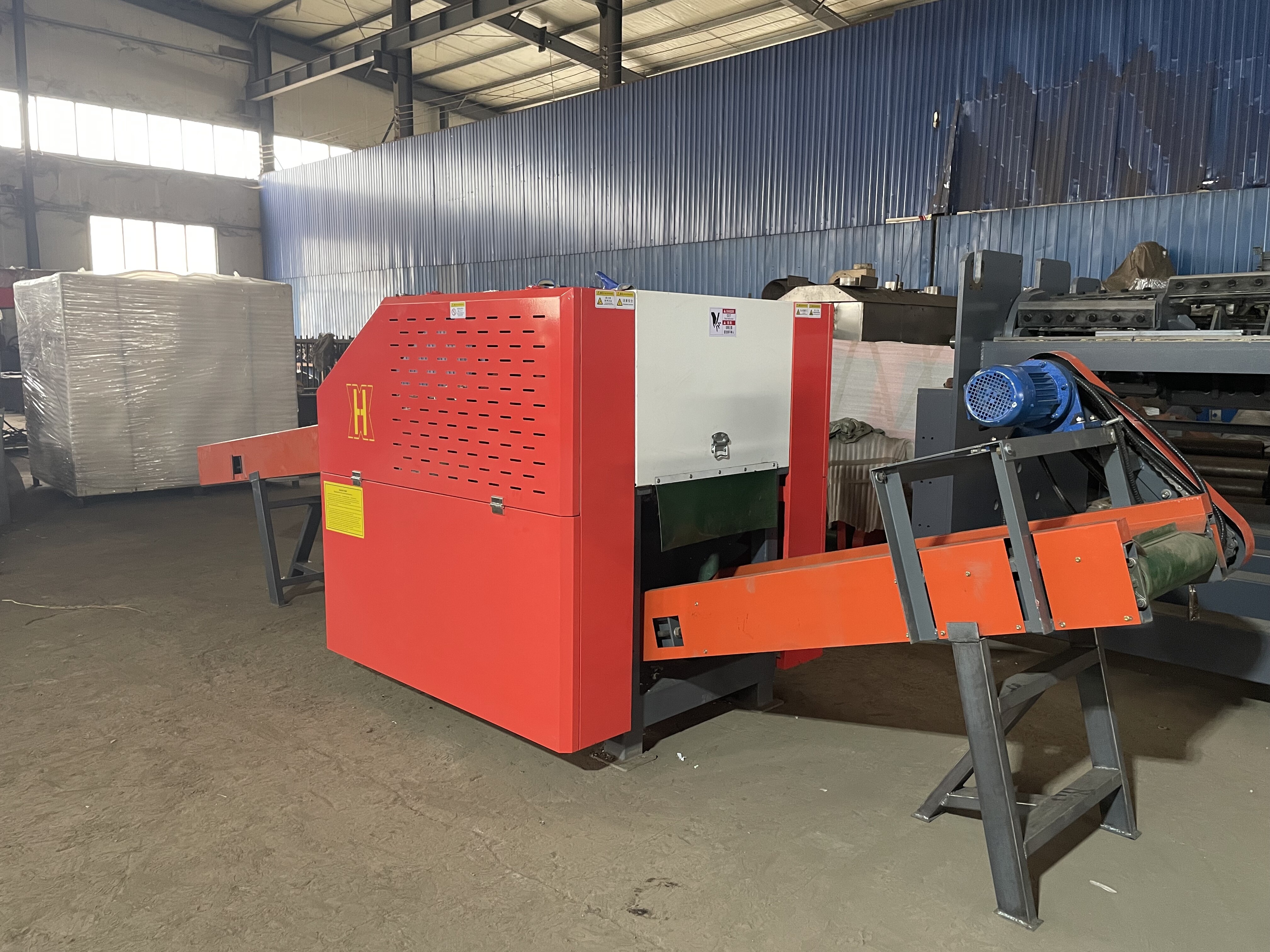 Efficient cutting machine for soft materials like polyester fiber, canvas, and basalt fiber scraps.