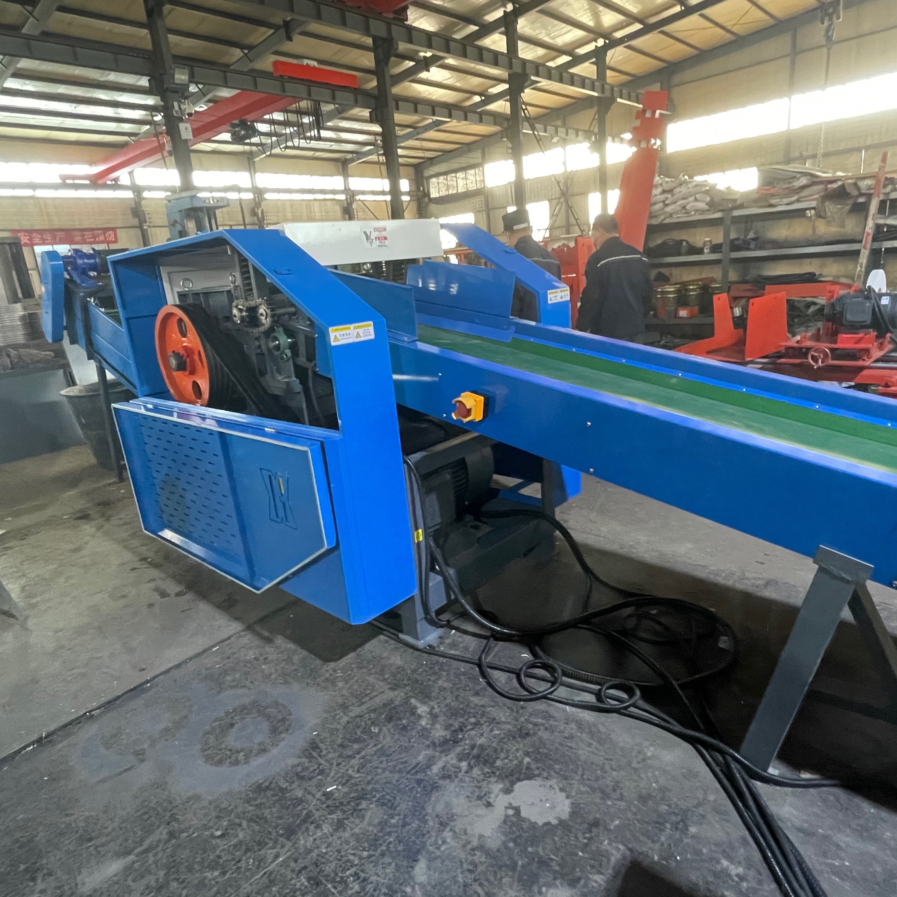 Tons of Bags Shearing Pulverizer Waste Paper Shearing Machine Cutting and Shredding Machine for Leatherwear