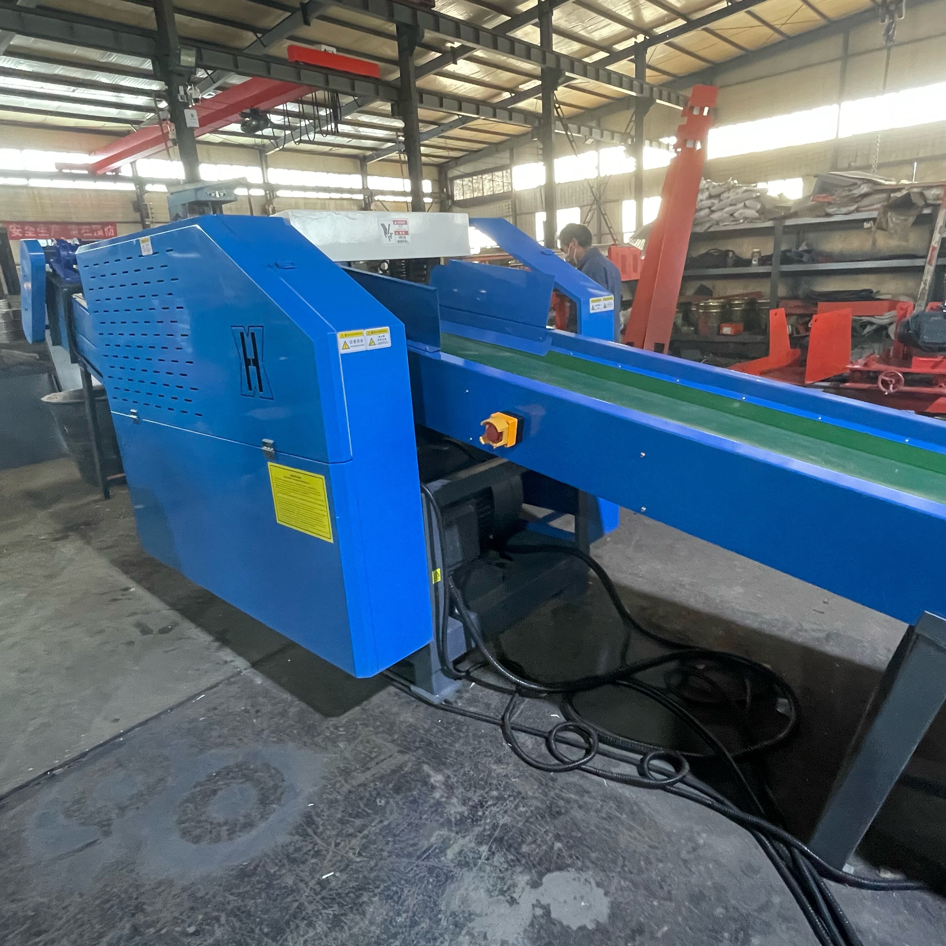 Tons of Bags Shearing Pulverizer Waste Paper Shearing Machine Cutting and Shredding Machine for Leatherwear