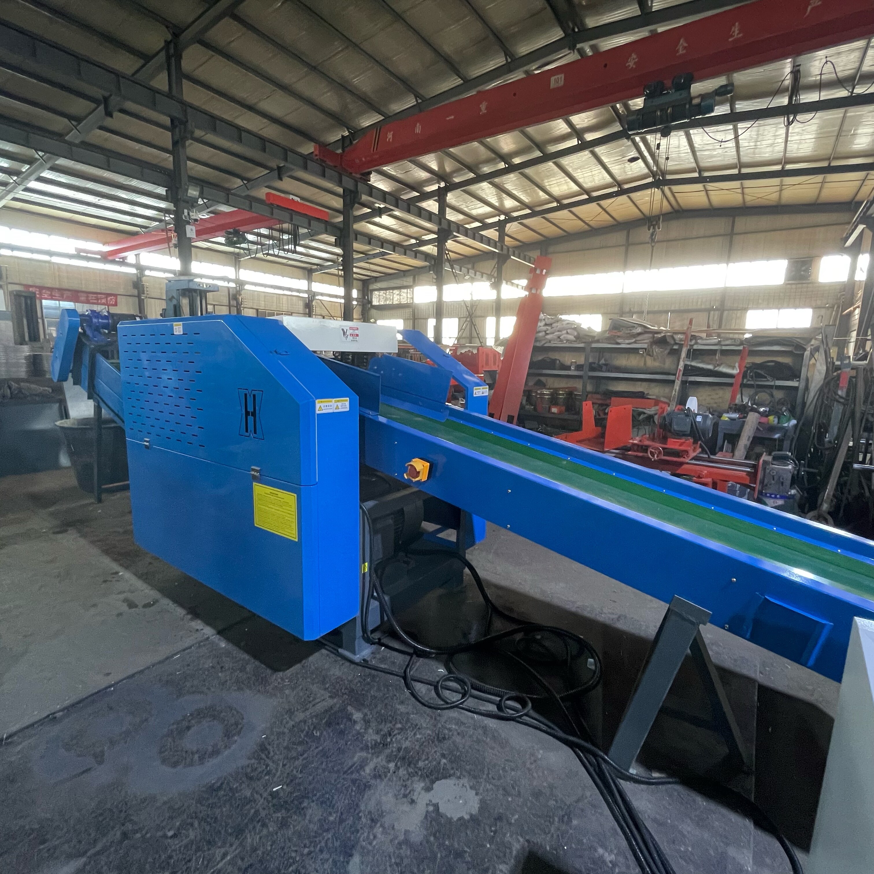 Tons of Bags Shearing Pulverizer Waste Paper Shearing Machine Cutting and Shredding Machine for Leatherwear
