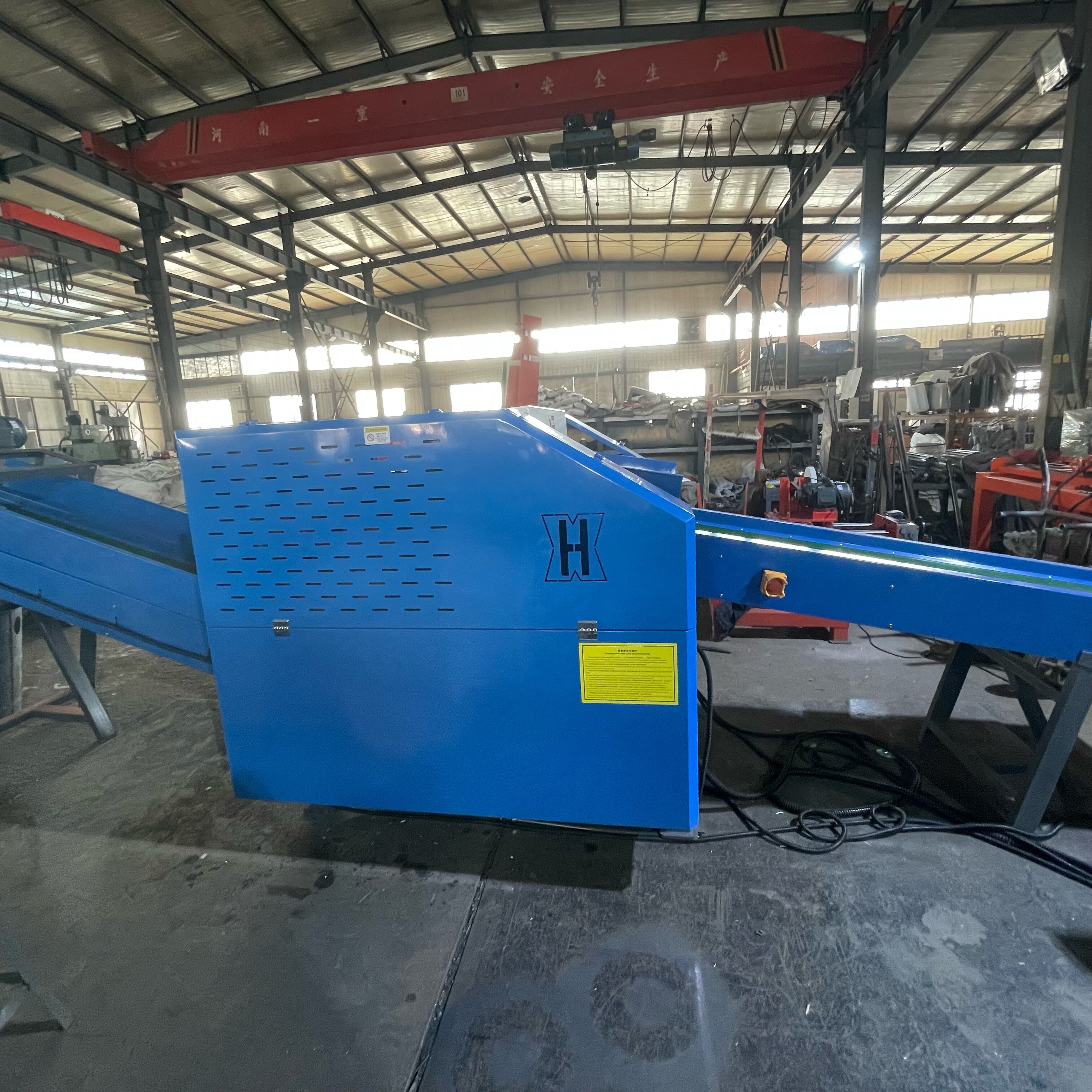 Tons of Bags Shearing Pulverizer Waste Paper Shearing Machine Cutting and Shredding Machine for Leatherwear