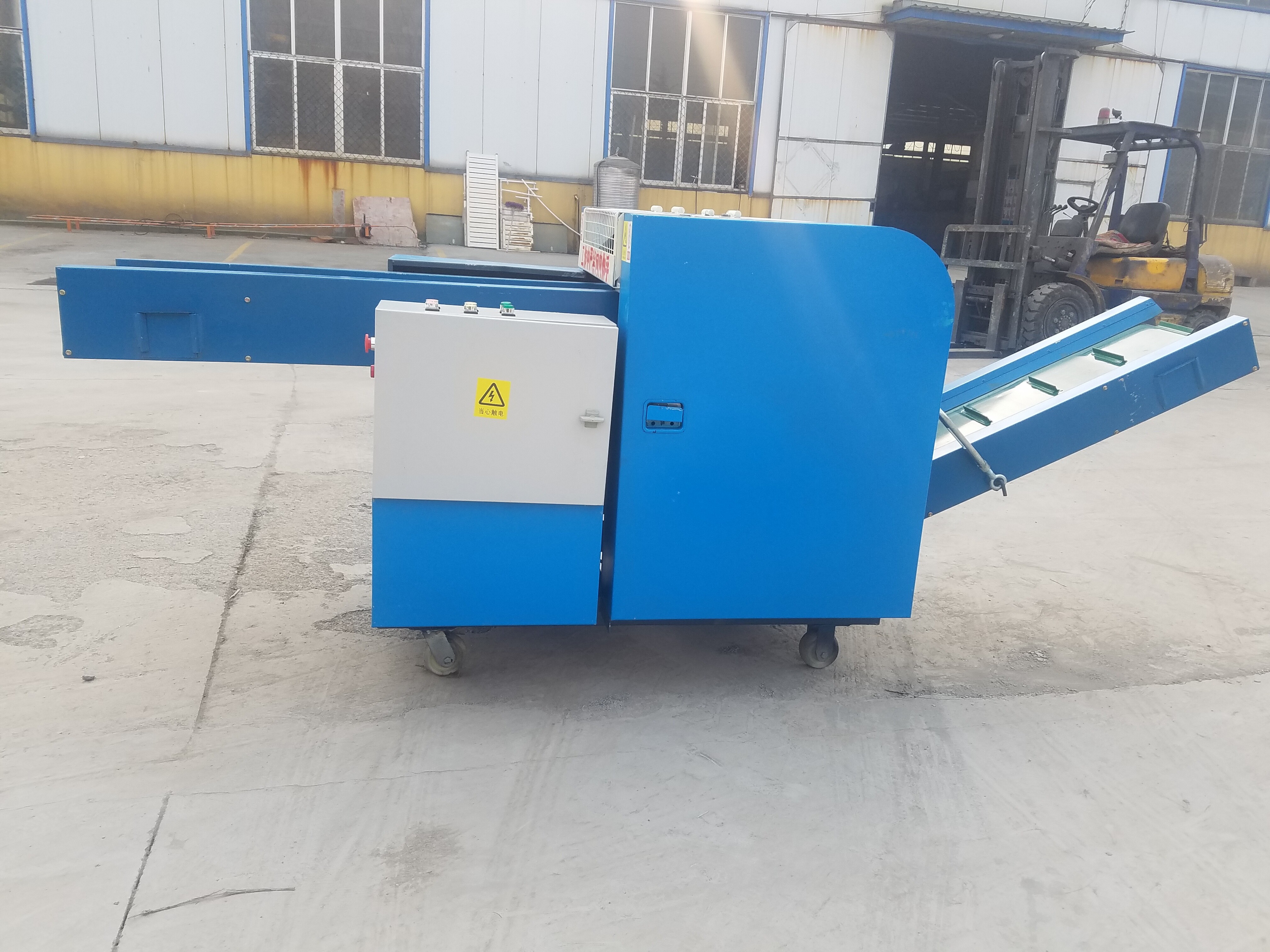 Industrial Waste Non-woven Fabric Shredder PP Woven Bags Sacks Shredder Polypropylene Bags Grinder Large Capacity Electricity Saving