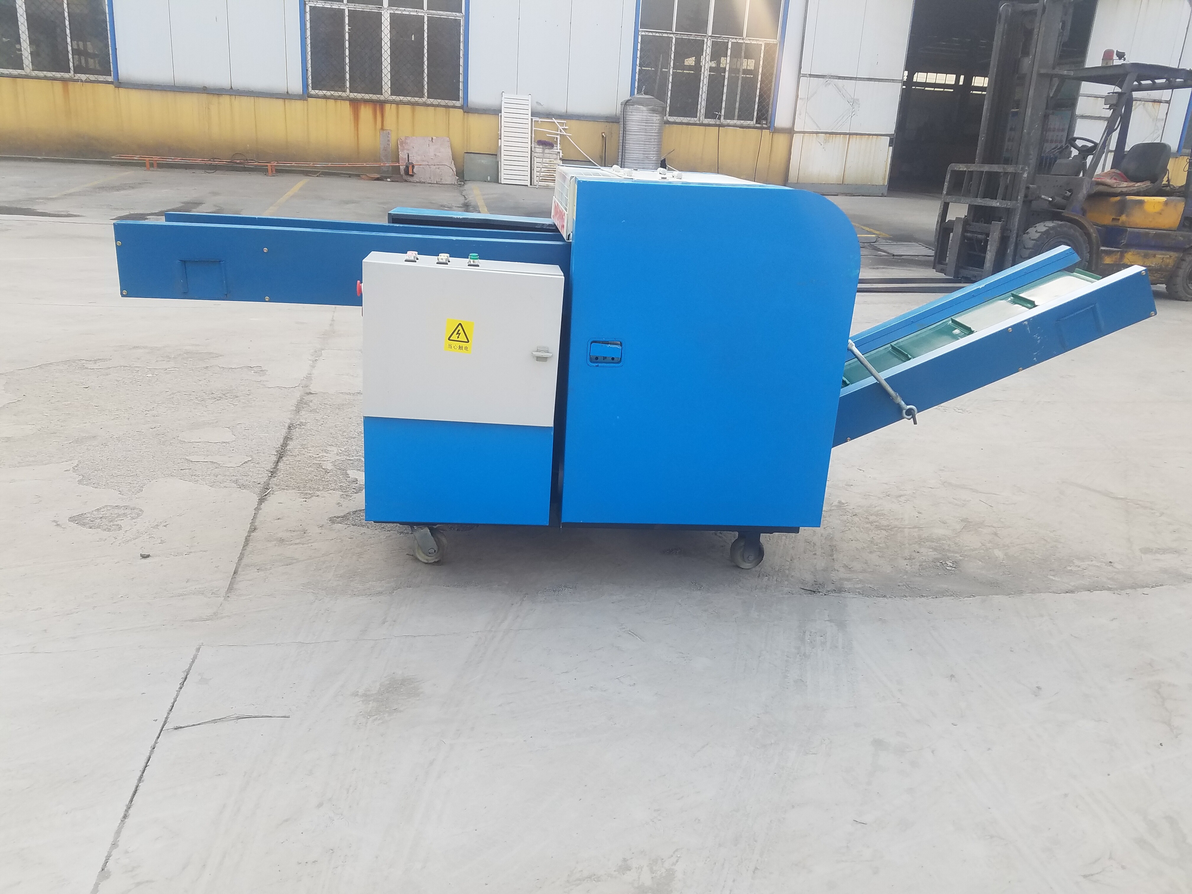 Industrial Waste Non-woven Fabric Shredder PP Woven Bags Sacks Shredder Polypropylene Bags Grinder Large Capacity Electricity Saving