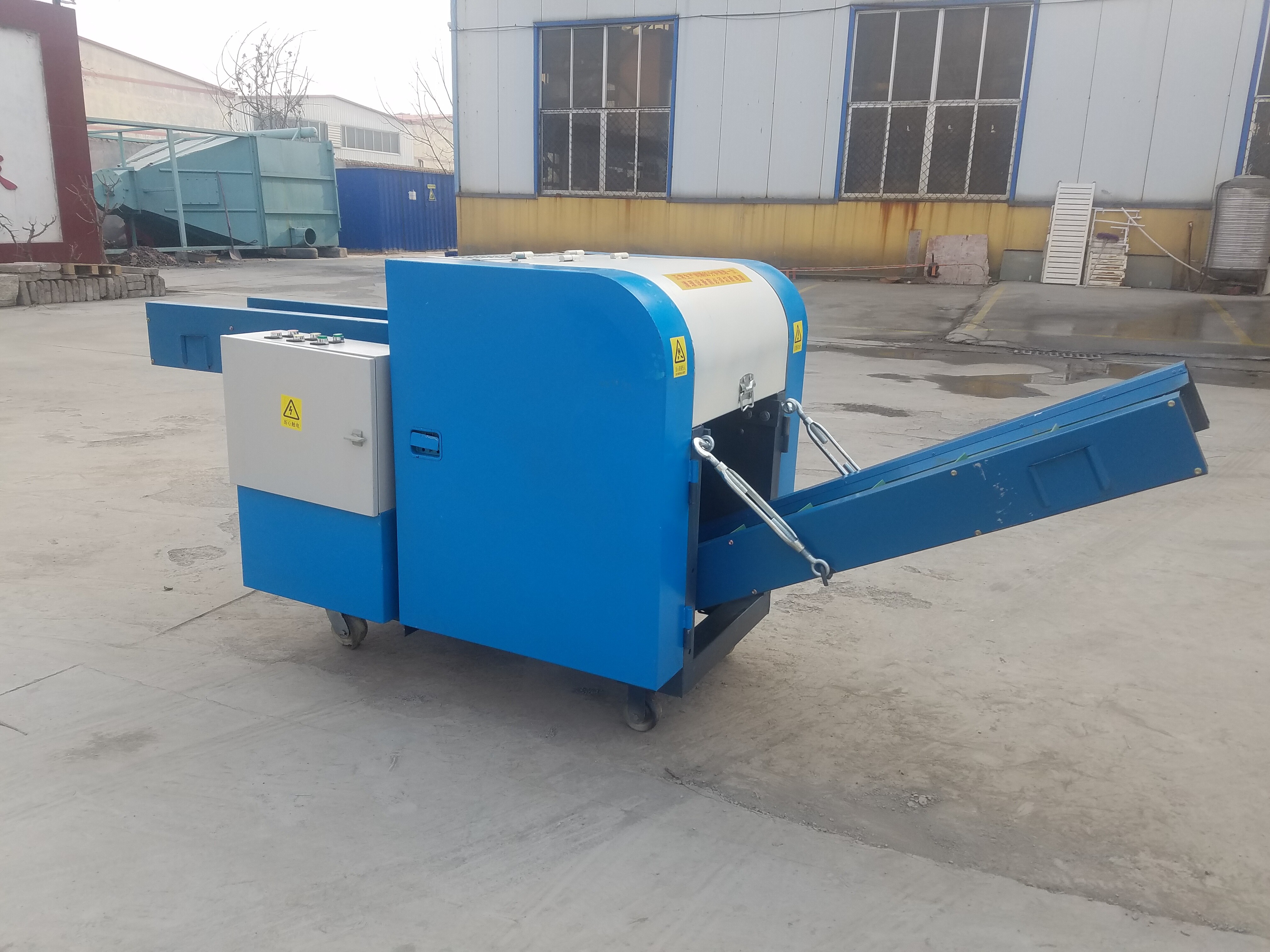 Industrial Waste Non-woven Fabric Shredder PP Woven Bags Sacks Shredder Polypropylene Bags Grinder Large Capacity Electricity Saving