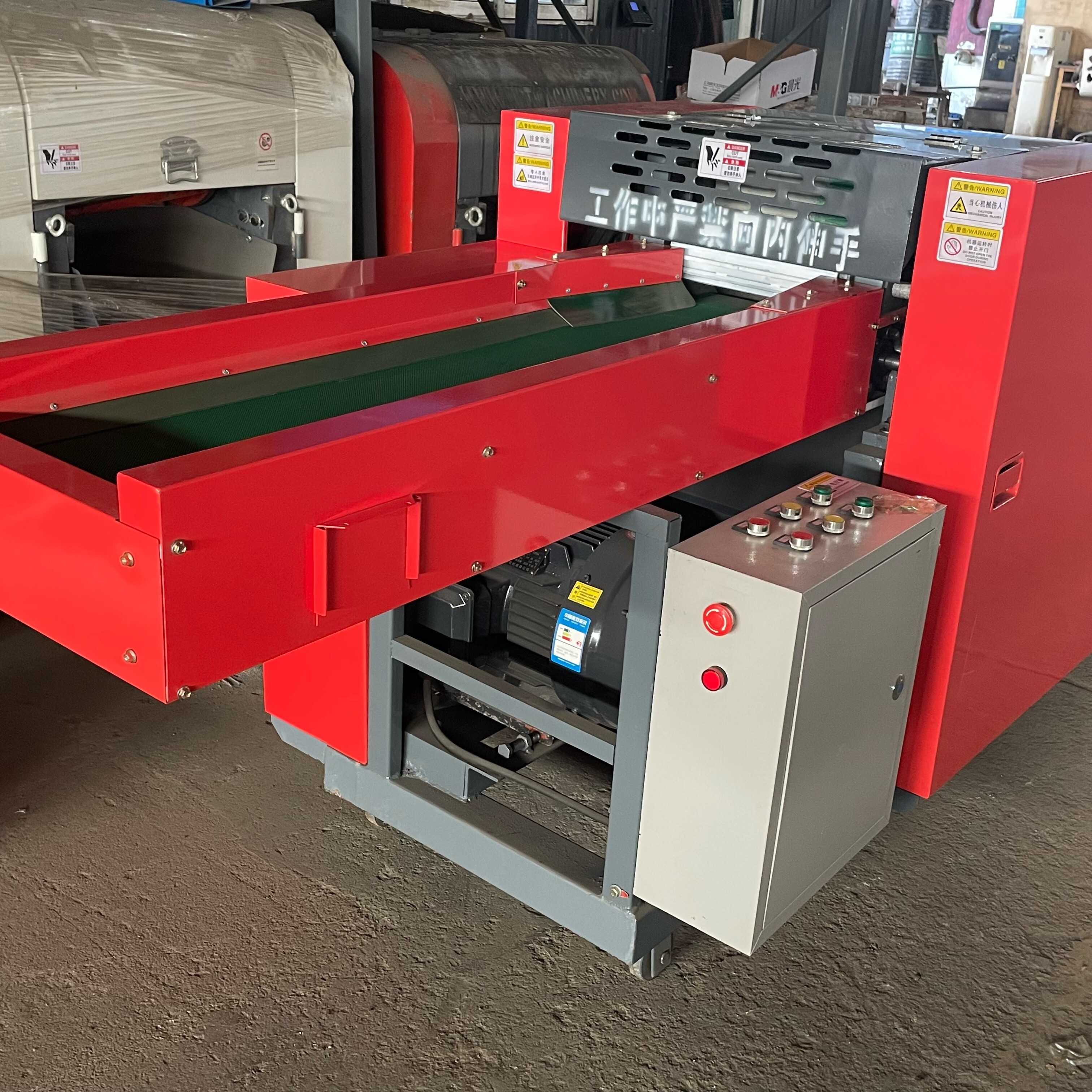 Automobile interior shredder Automobile mat shredder Carpets and fabrics are crushed