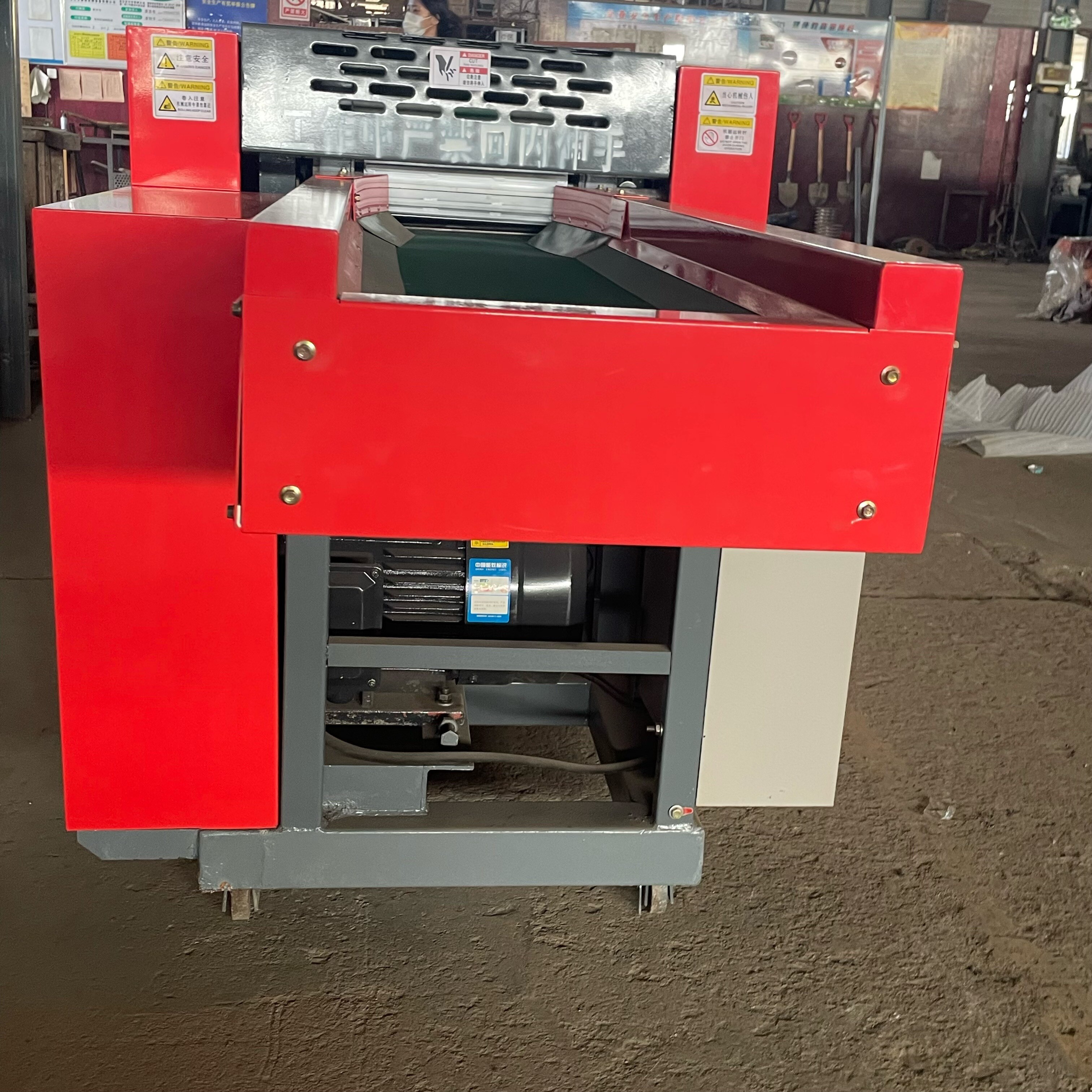 Automobile interior shredder Automobile mat shredder Carpets and fabrics are crushed