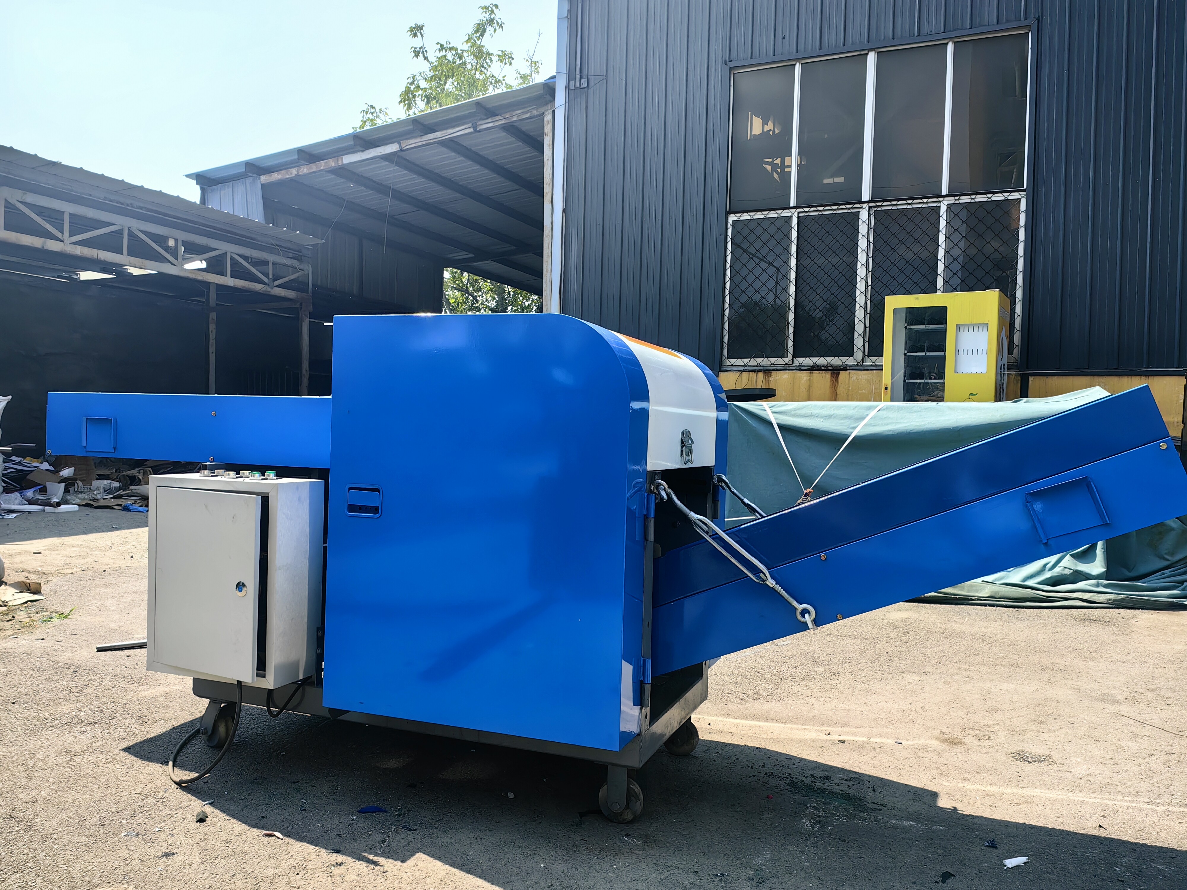 Specialized crushing equipment designed for the treatment and recycling of various diaper waste (disposable diapers, nursing pads, etc.)