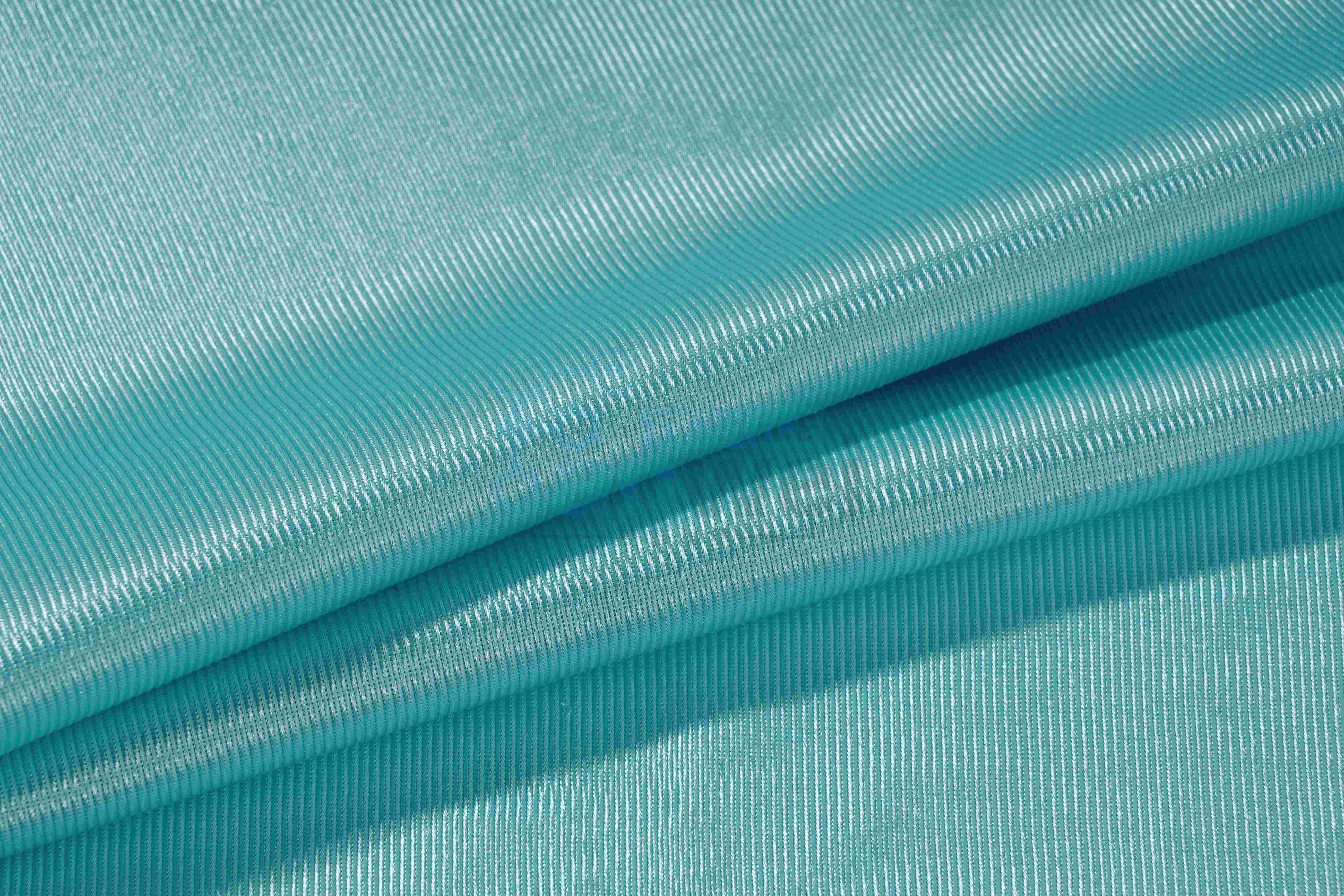 Lustrous plain cloth