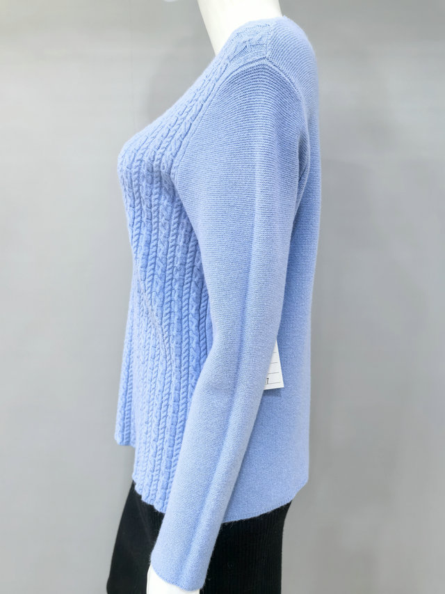 Knitted pullover short style (fashionable)