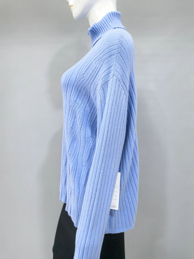 Knitted pullover short style (fashionable)