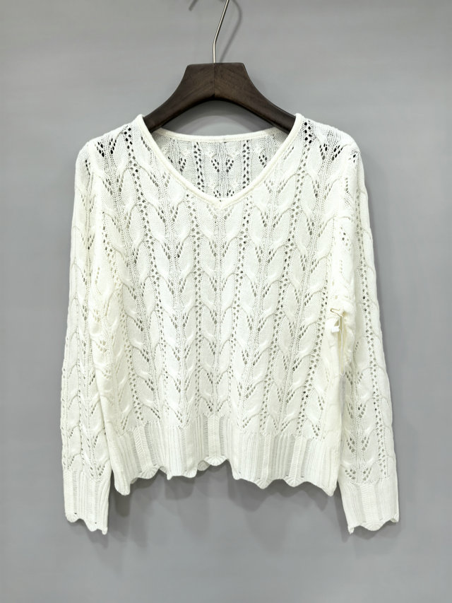Knitted pullover short style (fashionable)