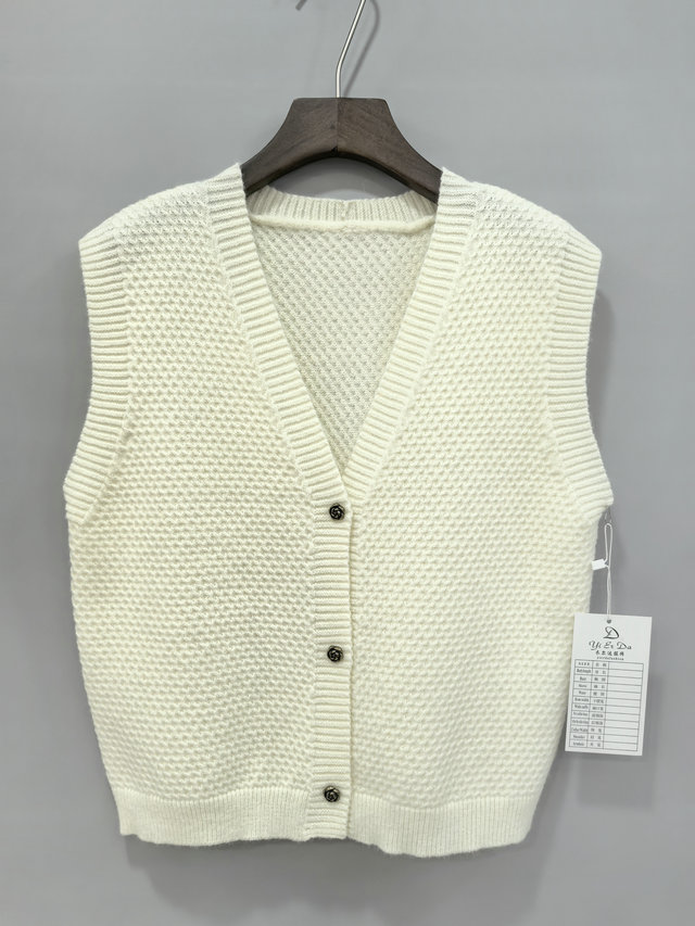 Knitted sweater vest