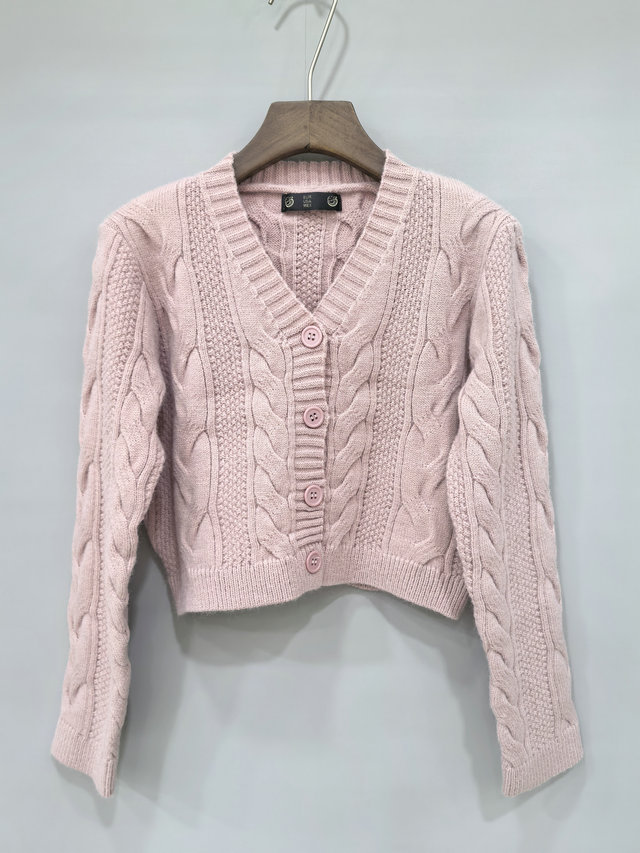 Knitted short cardigan