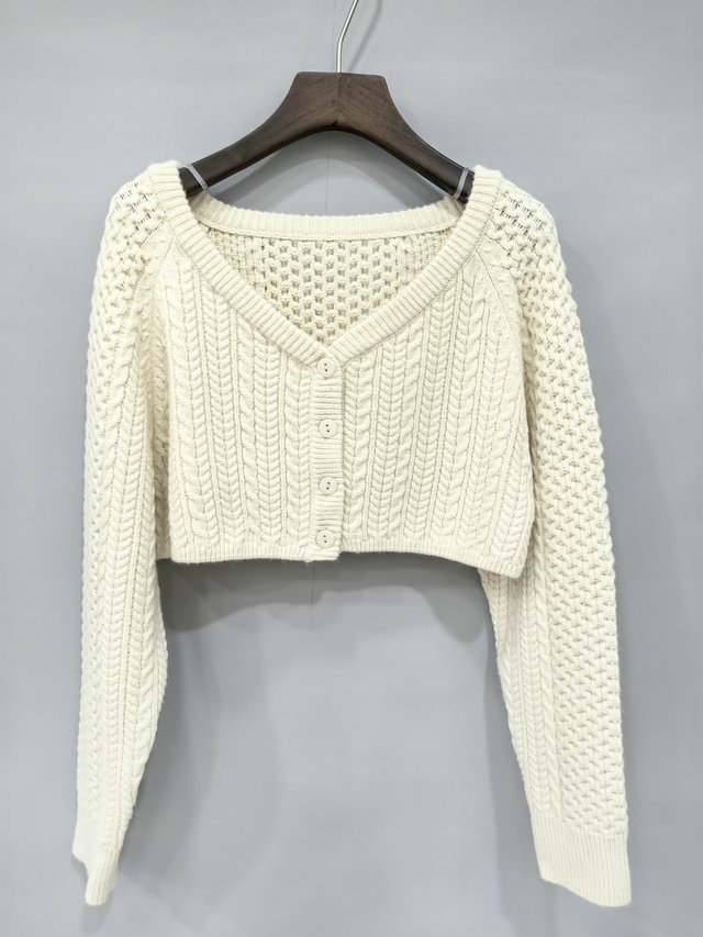 Knitted short cardigan