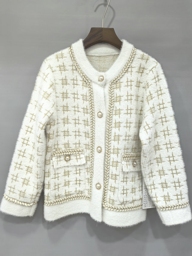 Knitted short cardigan