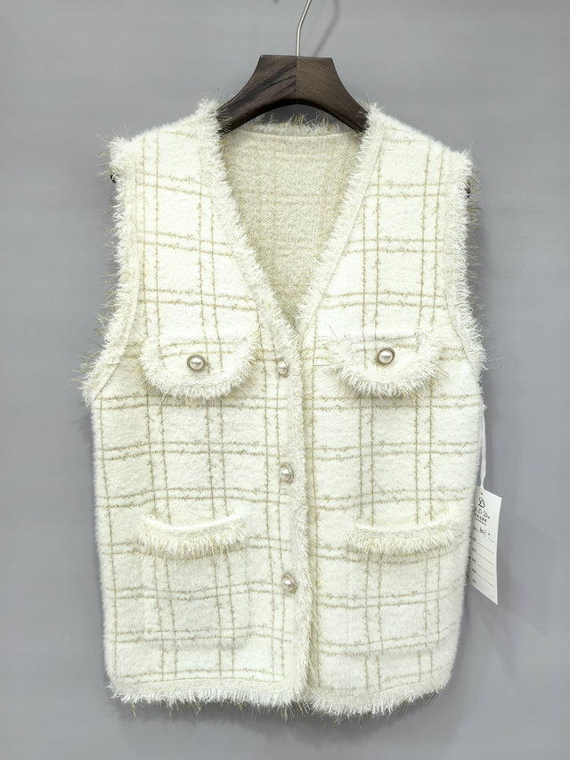 Knitted short cardigan