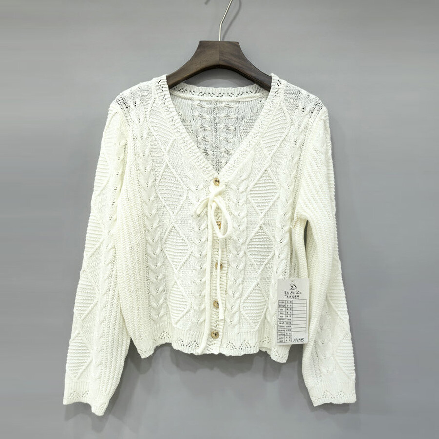 Knitted short cardigan