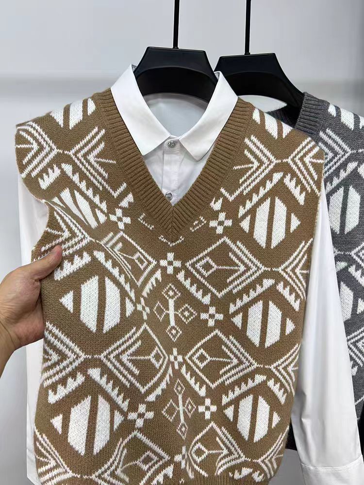 Men's knitted sweater