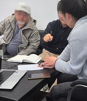 Discuss delivery and payment methods with customers face to face