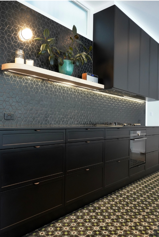 Elegant Kitchen Design: A Symbol of Luxury Living with Its Unique Island Counter and Rich Ambiance