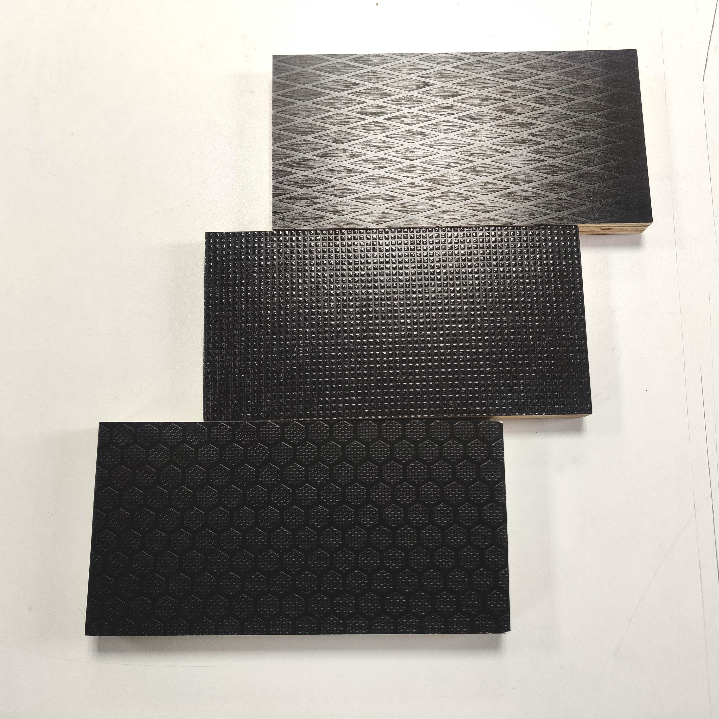 18mm phenolic plywood mesh face