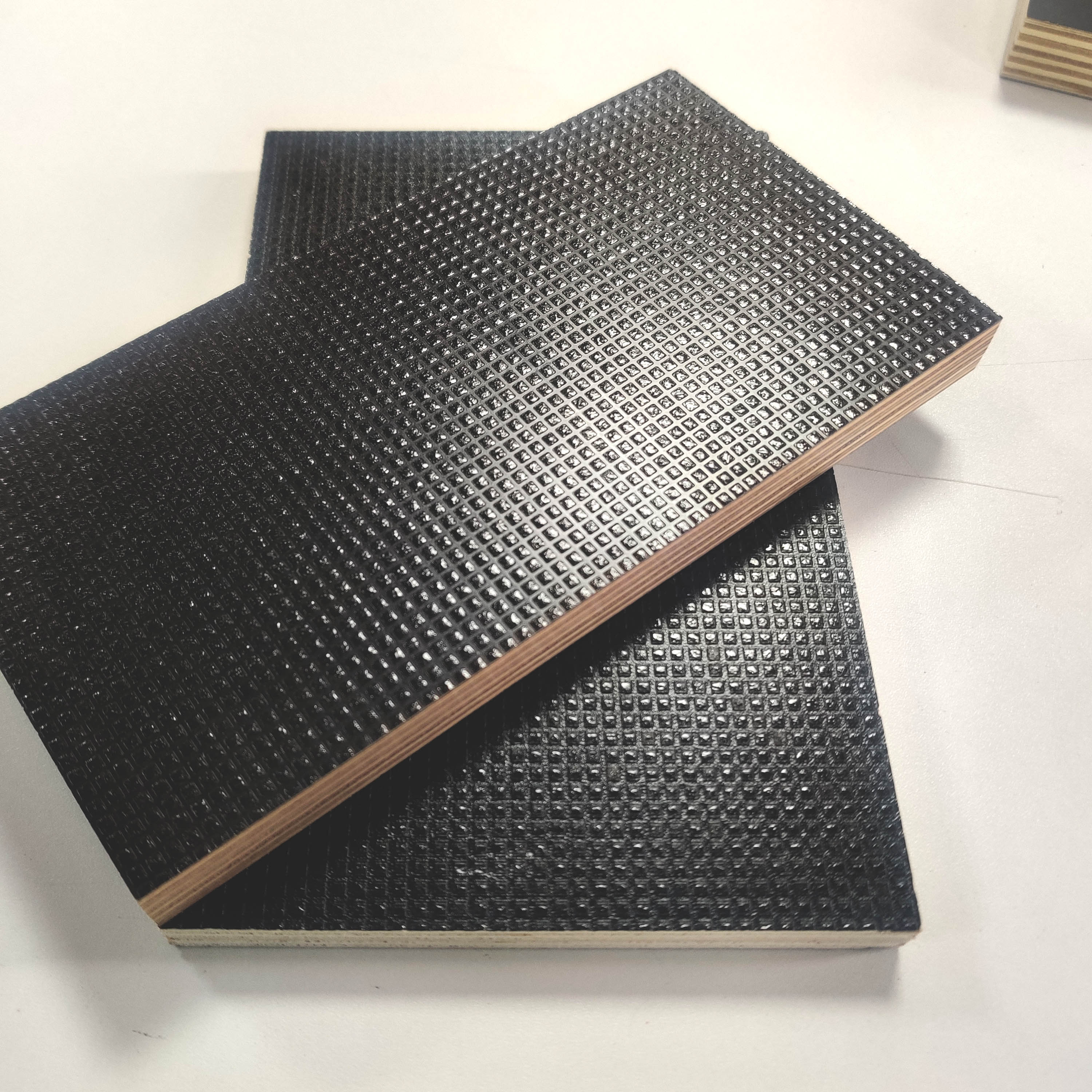 18mm phenolic plywood mesh face