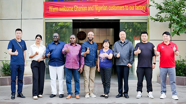 ¡Los pedidos globales siguen llegando! Representantes de múltiples países visitaron el sitio y fueron testigos de la capacidad de producción eficiente.