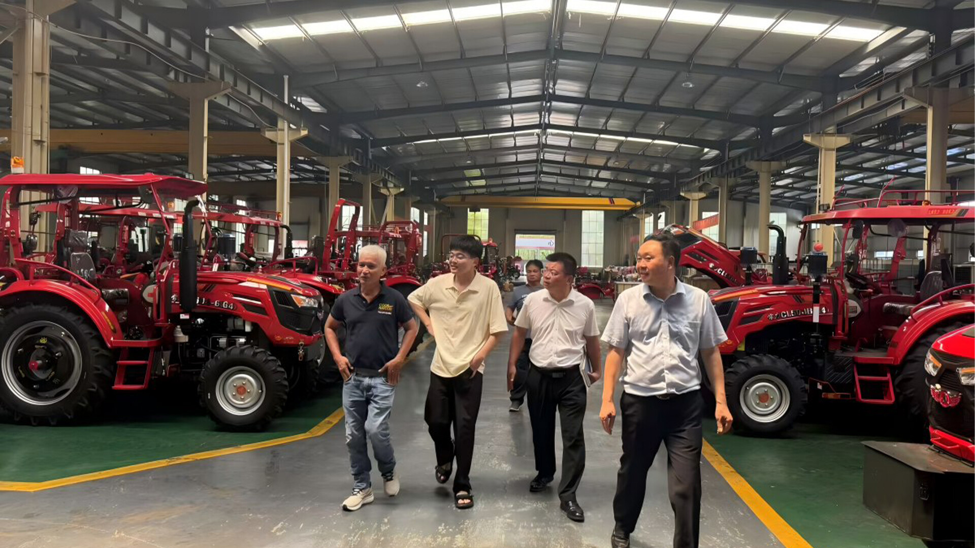 La fábrica de tractores Changli da la bienvenida a los clientes del sudeste asiático para visitar y profundizar la cooperación, abriendo un nuevo horizonte en el mercado de maquinaria agrícola