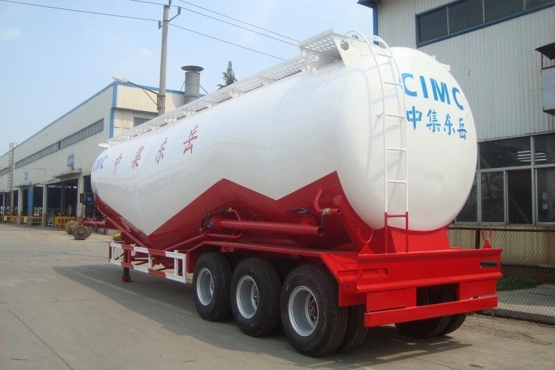 What are the common safety issues with bulk cement trailers?