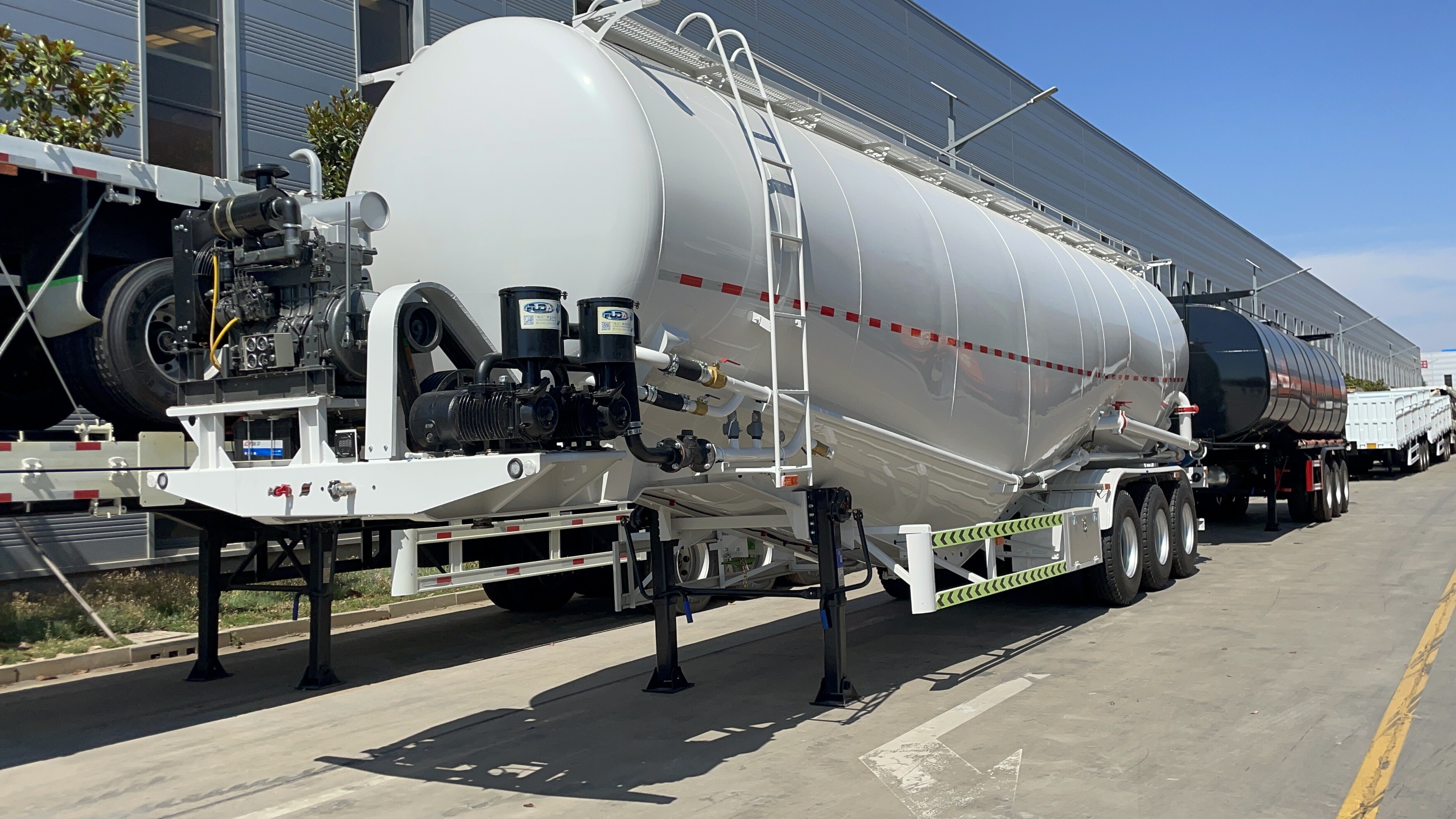 Bulk Cement Trailer: Steel vs Aluminum Tanks
